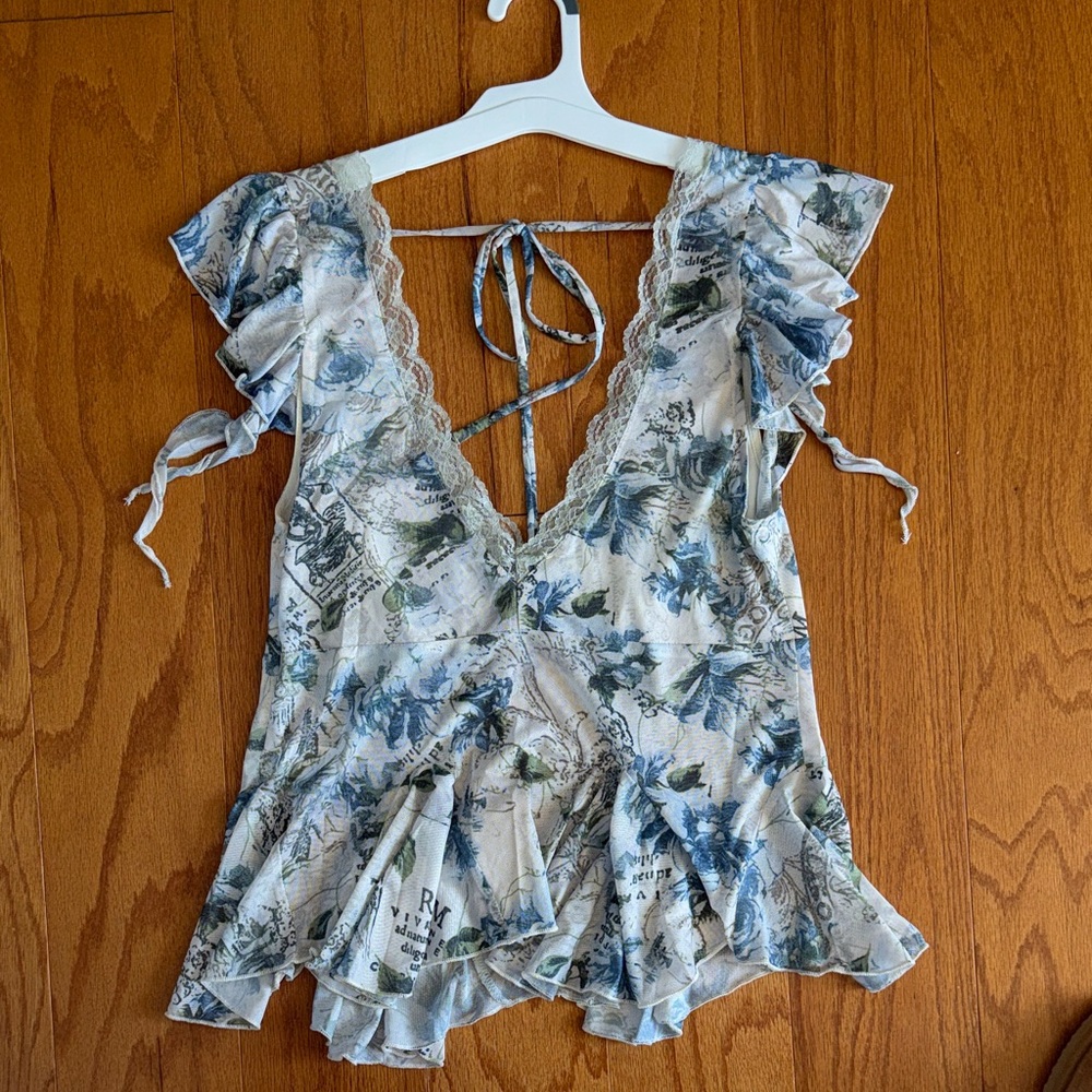 Floral Lace-Trim V-Neck Women's Top in Blue and Cream